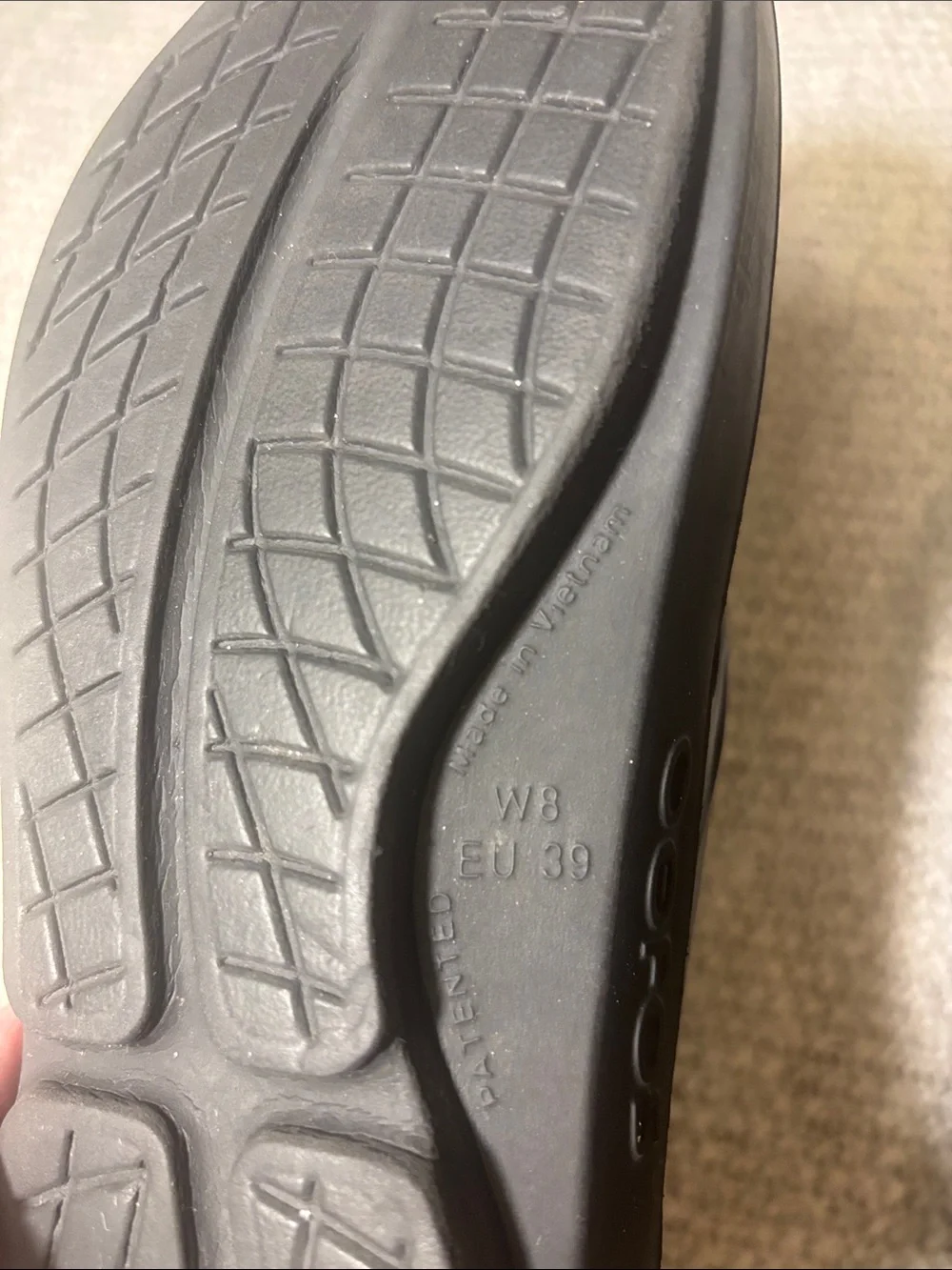 OOFOS Black Recovery Flip-Flop Sandals W8